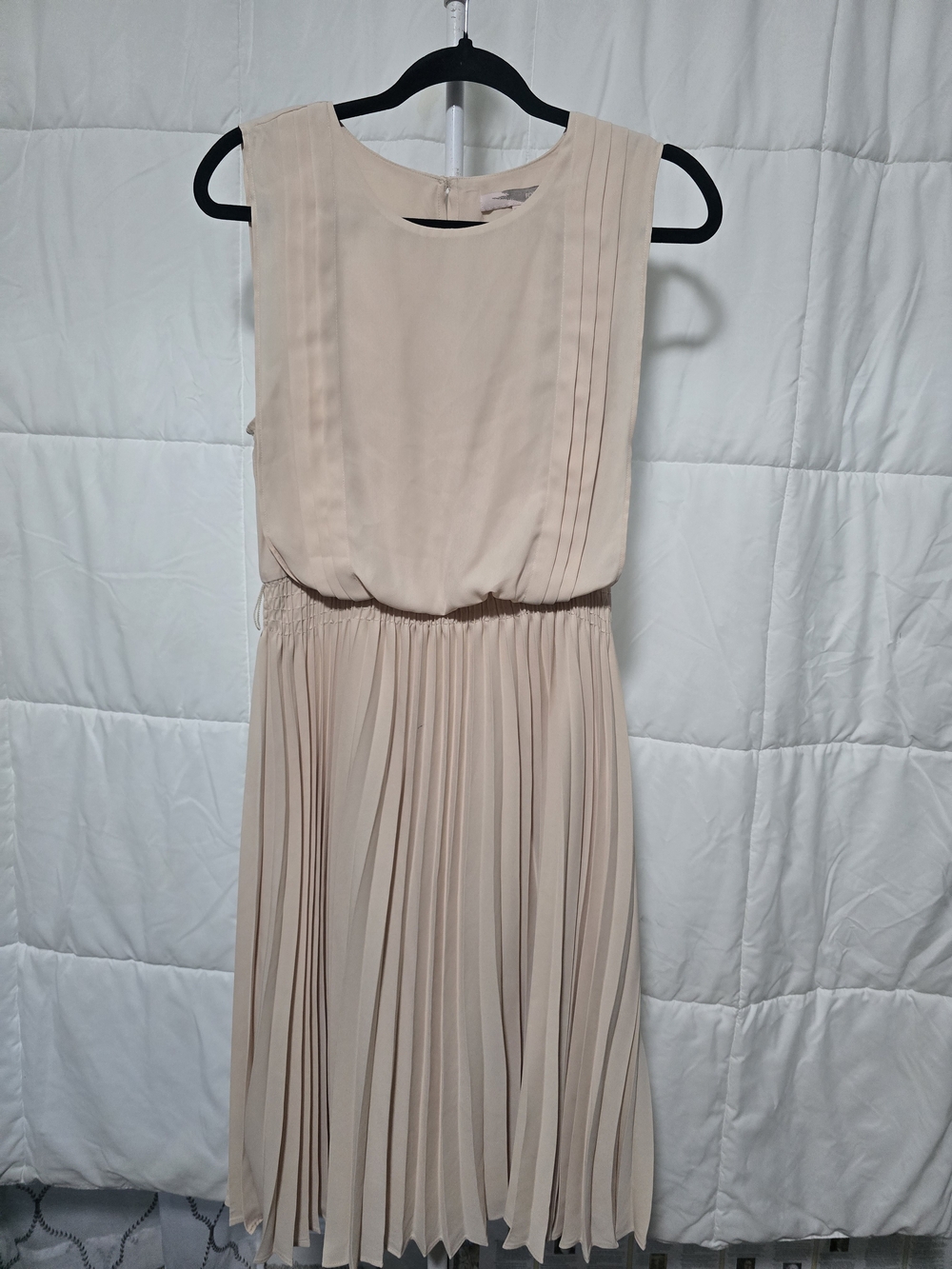 Forever 21 Pleated Sleeveless Dress in Blush